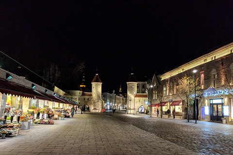 The Viru gate flower stalls
